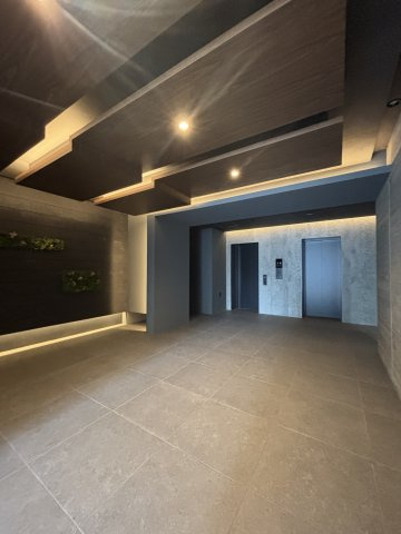 Alivis九条のロビー