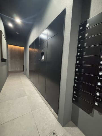 Alivis九条のロビー