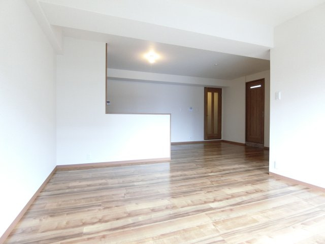 ドミールウエストの居間・リビング