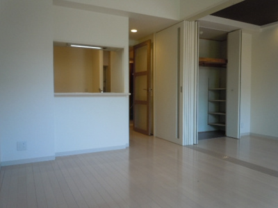 【居間・リビング】 | 曽根ガーデンテラス | ※同タイプの写真となり、実際のお部屋とは異なる場合があります