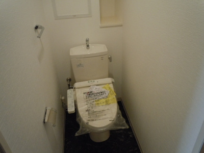 【トイレ】 | 曽根ガーデンテラス | ※同タイプの写真となり、実際のお部屋とは異なる場合があります