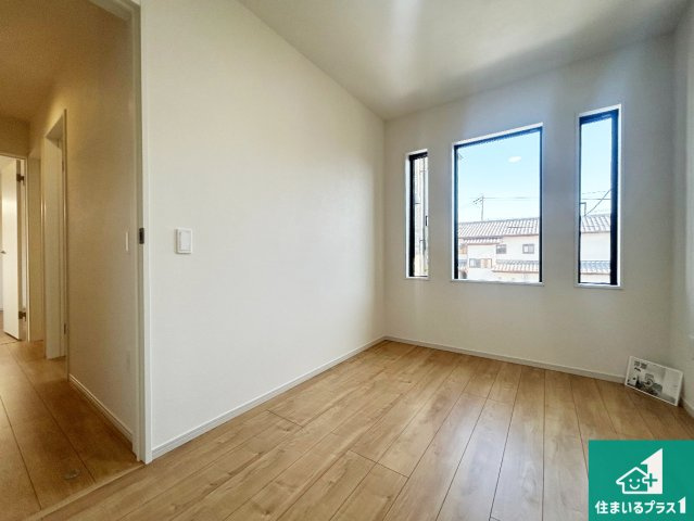 宝塚市福井町　第2期　新築一戸建ての洋室|ウォークインクローゼット付きで生活スペースもスッキリできます。各居室にも収納がありますので、お子様の衣類やおもちゃなどもしっかり収納できます。