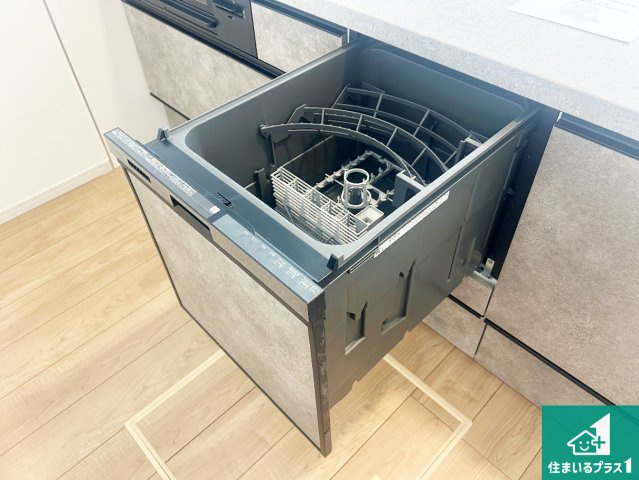 宝塚市福井町　第2期　新築一戸建ての設備|食事後の一仕事、食器洗いをボタン一つでお任せできちゃいます！場所を取らないビルトイン式なので、お料理スペースもしっかり確保！