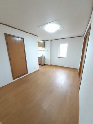 【居間・リビング】 | クレストールオヨベ | 居間です