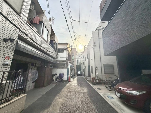 文京区根津2丁目　建築条件無し売地の前面道路含む現地写真|2026.02.20撮影

現地ご見学希望・資料請求などお気軽にお問い合わせ下さい！
03-5990-5201