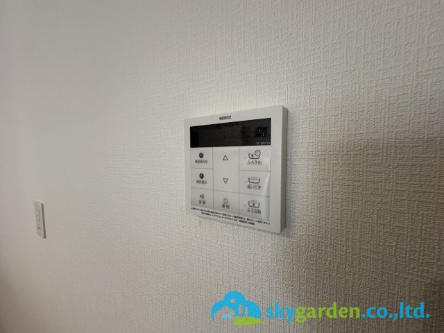 藤沢市藤が岡　新築戸建　全４棟C号棟の駐車場|給湯スイッチパネル