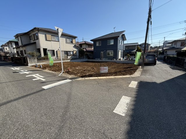 飯田町　新築戸建て　A号棟の前面道路含む現地写真