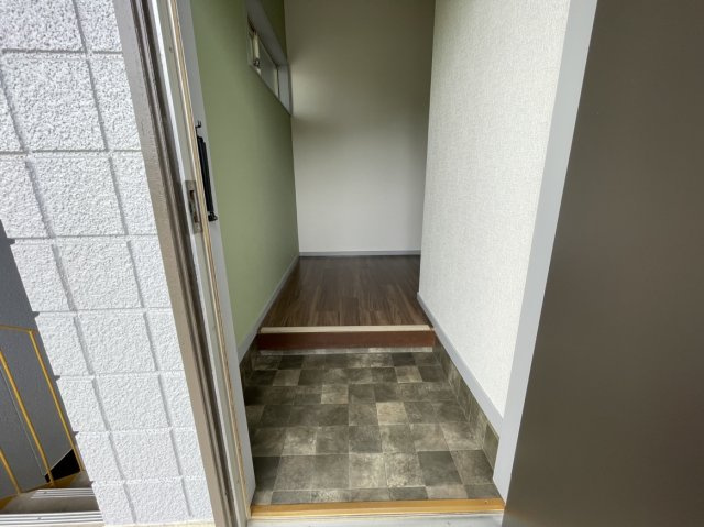 コーポ薫【キャッシュバック対象】の玄関|十分な収納スペースがあります