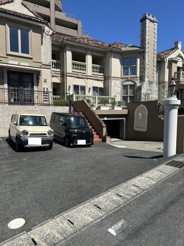 キャトルメゾンの駐車場