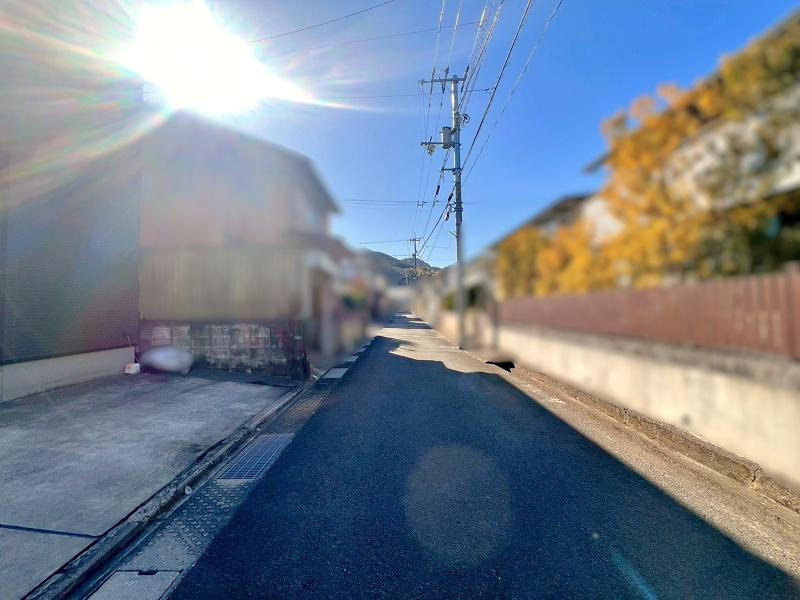 針木東町　中古戸建　(築浅物件)の前面道路含む現地写真|北側　幅：5.4ｍ　公道　接道：7.3ｍ　