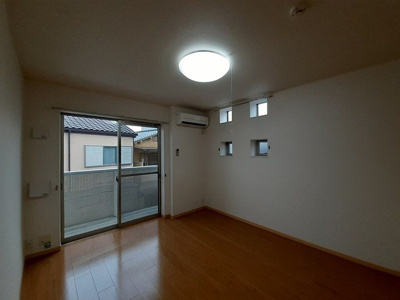 【内装】 | スターブル | 明るい色調の室内です