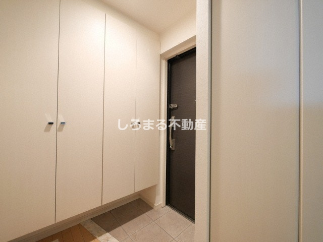 M.hills西本町の玄関