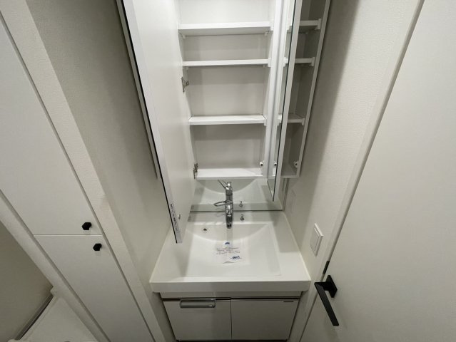 クロスレジデンス阿波座の洗面所