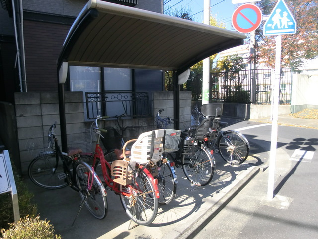 ハイムシンフォニアＡのその他共用部分|屋根付き自転車置き場。