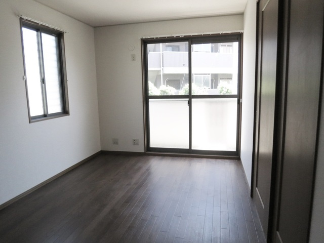 ハイムシンフォニアＡの寝室|2面採光の洋室です！