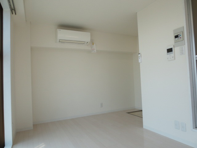 ラムール西明石の居間・リビング