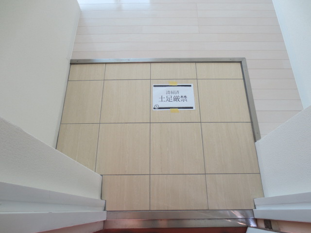 ラムール西明石の玄関