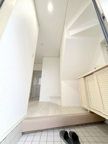 昭島市緑町３丁目　リフォーム住宅の玄関