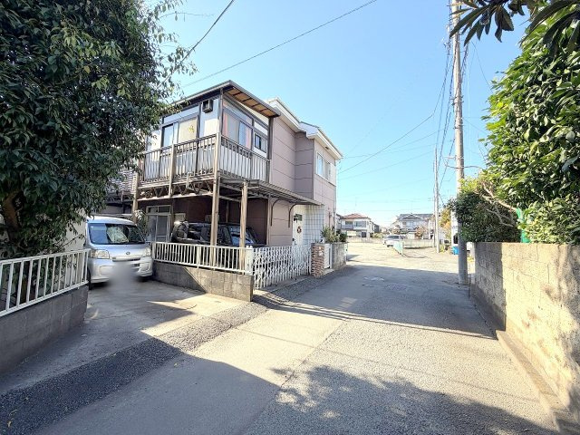 昭島市緑町３丁目　リフォーム住宅の前面道路含む現地写真