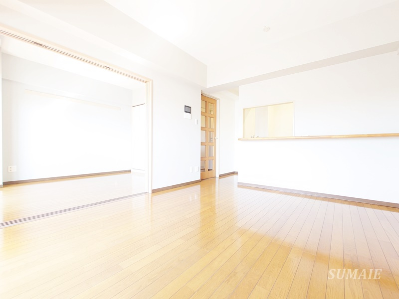 プレステージュ・ミネギシの居間・リビング|きれいなオールフローリングです！