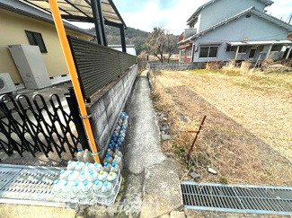 【その他】 | 川西市多田院２丁目中古戸建　広いお庭 | 当物件への通路です♪