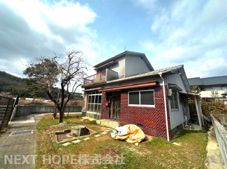 【外観】 | 川西市多田院２丁目中古戸建　広いお庭 | 昭和５２年１月建築！広いお庭付き！南向き！お好きなリフォームを楽しんでみませんか？ぜひ現地をご覧ください！お気軽にネクストホープ不動産までお問い合わせを！！