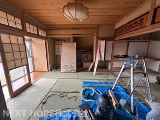 【和室】 | 川西市多田院２丁目中古戸建　広いお庭 | １階和室８帖が２間です♪欄間も有り、落ち着いた雰囲気の居室です！お好きなリフォームを楽しんだり、流行りのDIYにチャレンジしてみませんか？ぜひ現地でご確認ください！！
