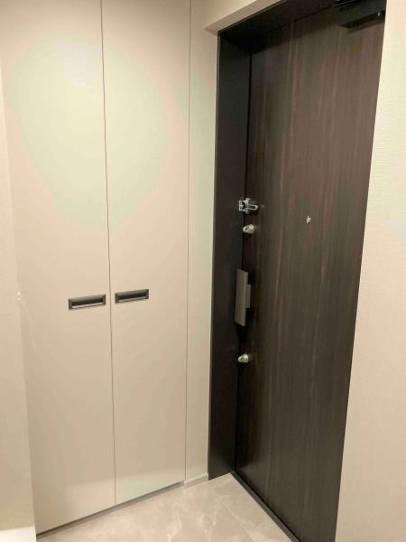 白金ザ・スカイ西棟の玄関