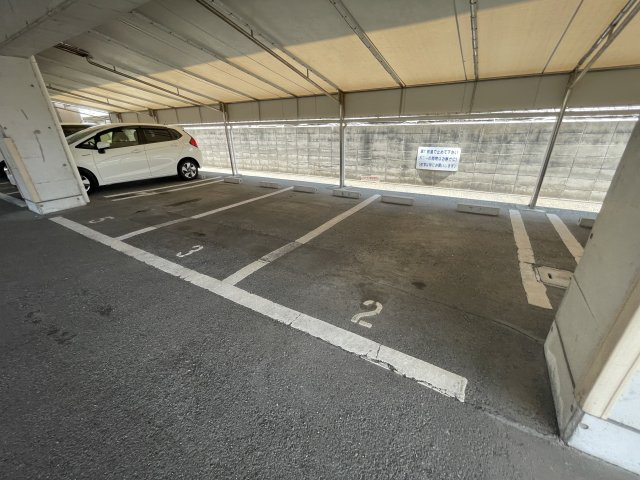 セルサス大道壱番館の駐車場