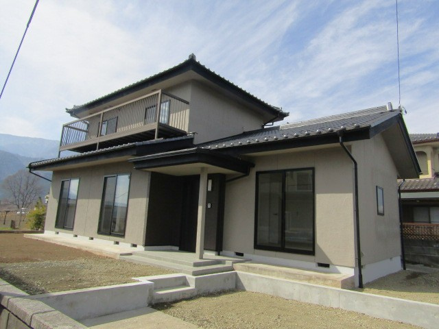 【外観】 | 【再生住宅】南アルプス市飯野 | 外観もきれいです