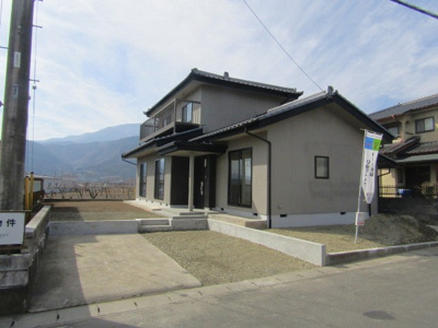 【駐車場】 | 【再生住宅】南アルプス市飯野 | 駐車場です