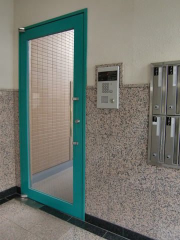 ルネス・コスモのエントランス|オートロック　防犯カメラ