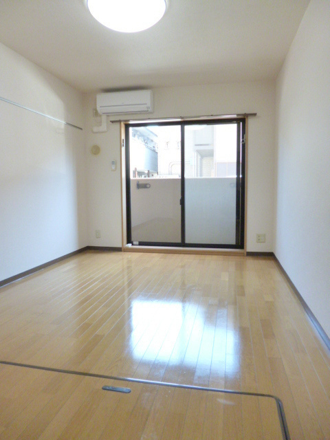 ルネス・コスモの洋室|★フローリングの居室★