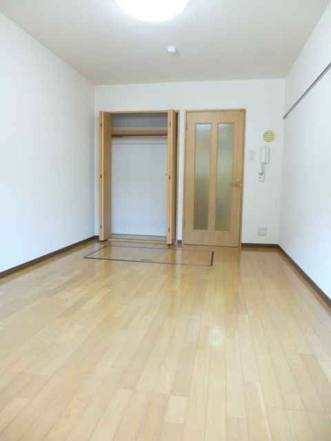 ルネス・コスモの居間・リビング|★フローリングの居室★