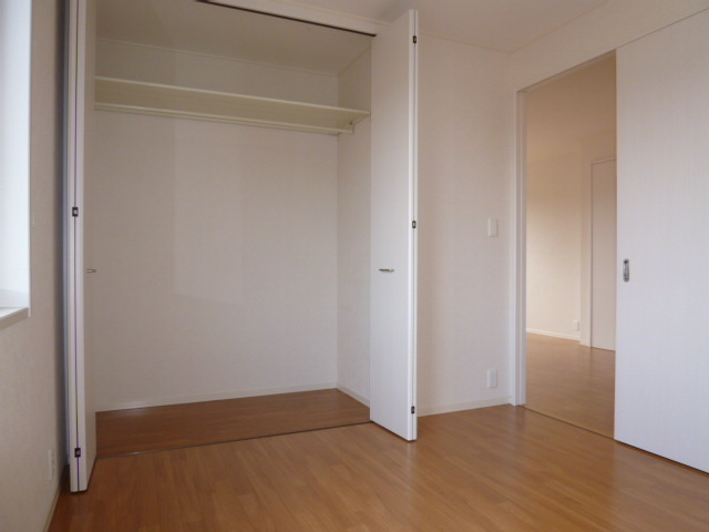 ＣＯＮＦＩＤＥＮＣＥ　Ｍの寝室|洋室