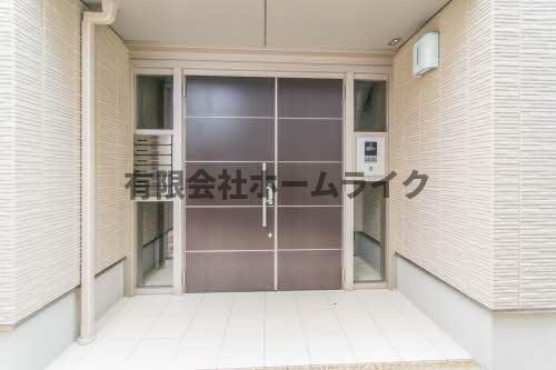 シャーメゾン中石切のエントランス