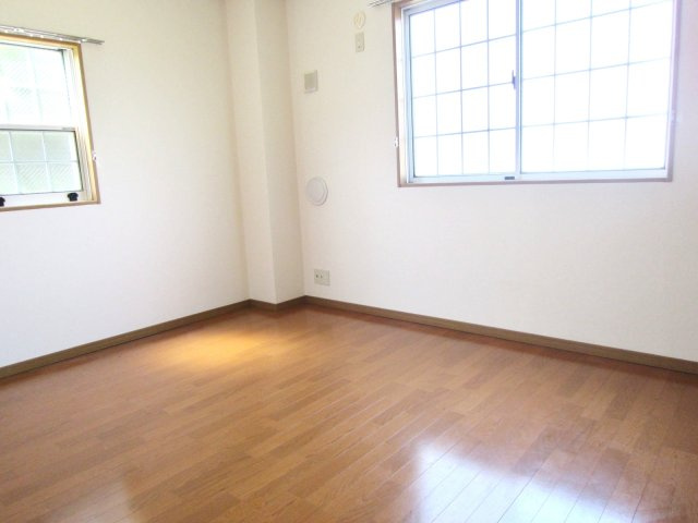 グランドールセレノ　B棟の洋室