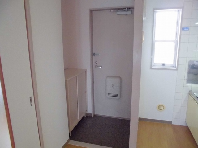 シティハイツ絹の台の玄関