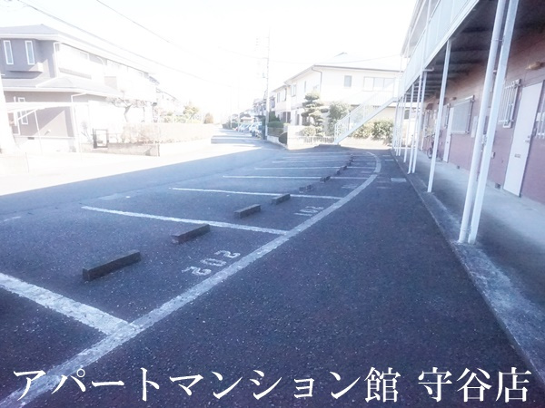 シティハイツ絹の台の駐車場