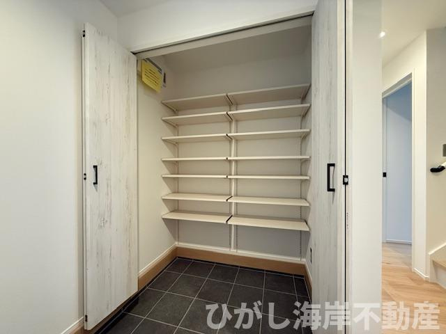 茅ヶ崎市小和田1丁目　新築戸建の設備|シューズインクローク