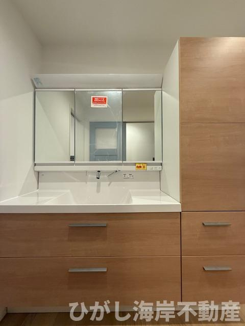 茅ヶ崎市小和田1丁目　新築戸建の独立洗面台|三面鏡化粧台