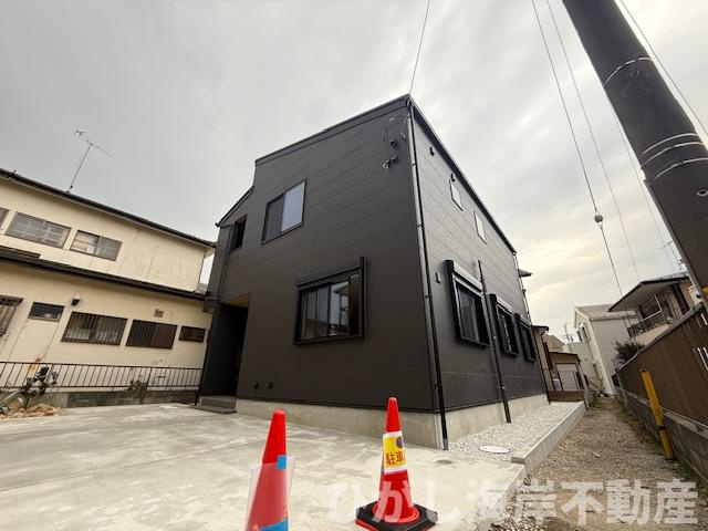 茅ヶ崎市小和田1丁目　新築戸建の前面道路含む現地写真|現地外観