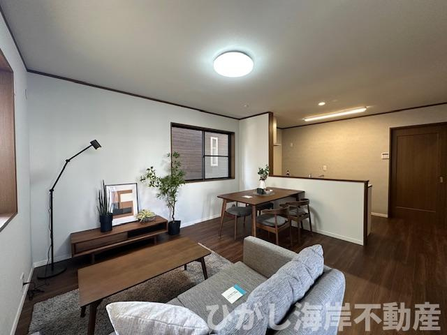 茅ヶ崎市中島　中古戸建のキッチン|新規リフォーム完了！　13帖　LDK