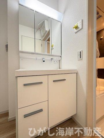 茅ヶ崎市松尾　新築戸建　の独立洗面台|三面鏡化粧台