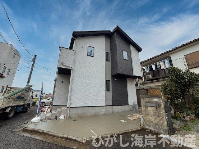 茅ヶ崎市松尾　新築戸建　の外観|4月6日撮影　外構工事中　現地外観