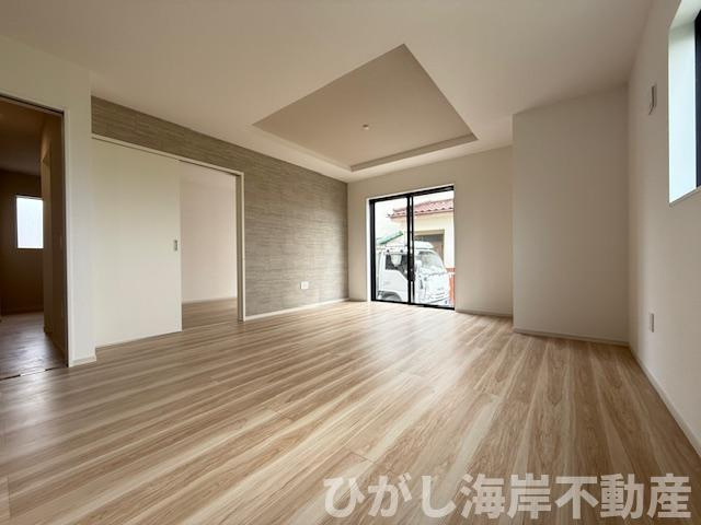 茅ヶ崎市松尾　新築戸建　の居間・リビング|16.6帖　床暖房付LDK