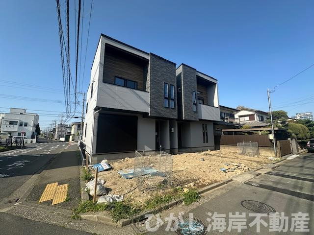 茅ヶ崎市浜之郷　新築戸建　全２棟の前面道路含む現地写真|2月14日撮影　建築中　現地外観