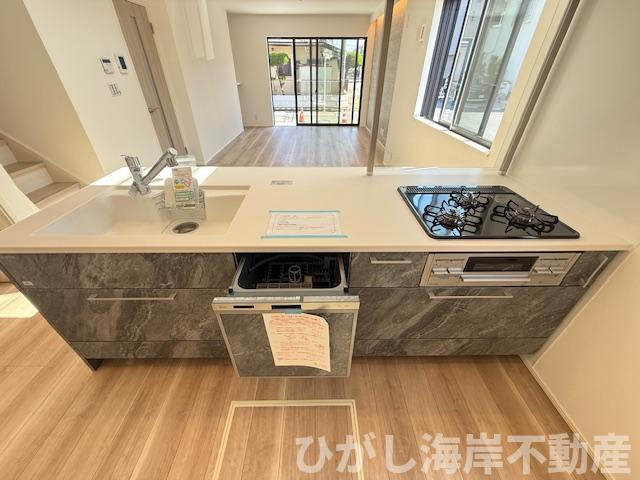 茅ヶ崎市浜之郷　新築戸建　全２棟のキッチン|食洗器付きシステムキッチン