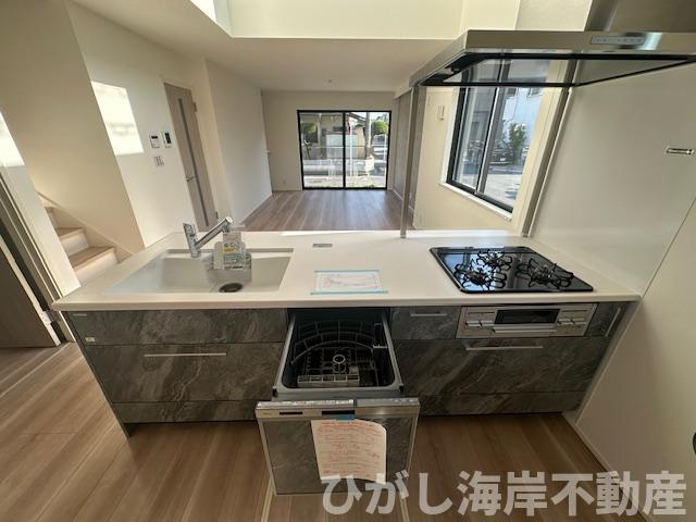 茅ヶ崎市浜之郷　新築戸建　全２棟の前面道路含む現地写真|2月14日撮影　建築中　現地外観