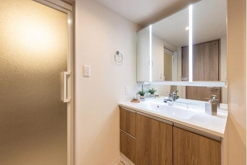 新甲子園マンションの独立洗面台